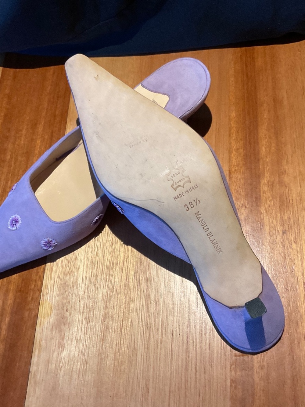 Manolo Blahnik lavender suede 8 1/2 38.5 - Picture 3 of 4